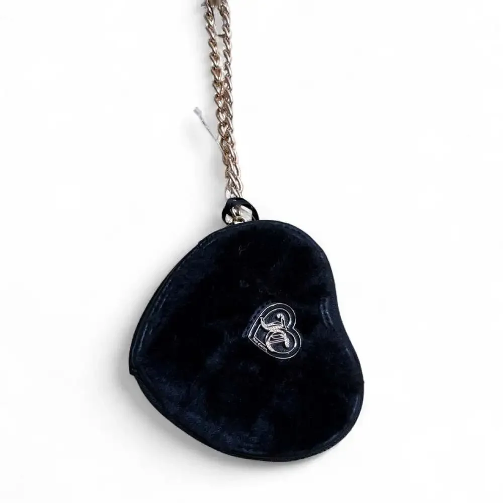 Juicy Couture Get Cozy Heart Zip Around Wristlet